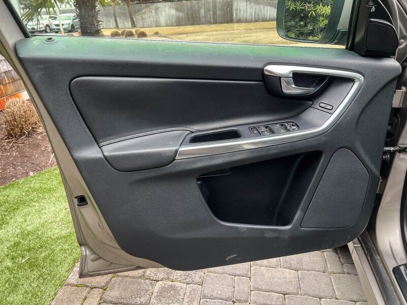 2016 Volvo XC60 T5 Drive-E Premier Wilmington NC