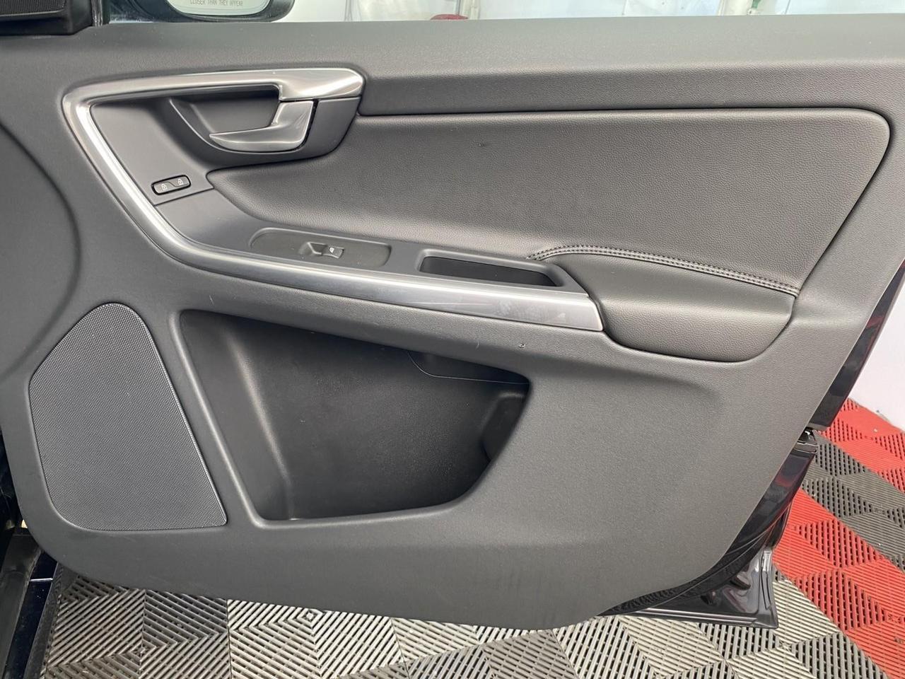 2016 Volvo XC60 T6 Drive-E Platinum Richmond Hill NY