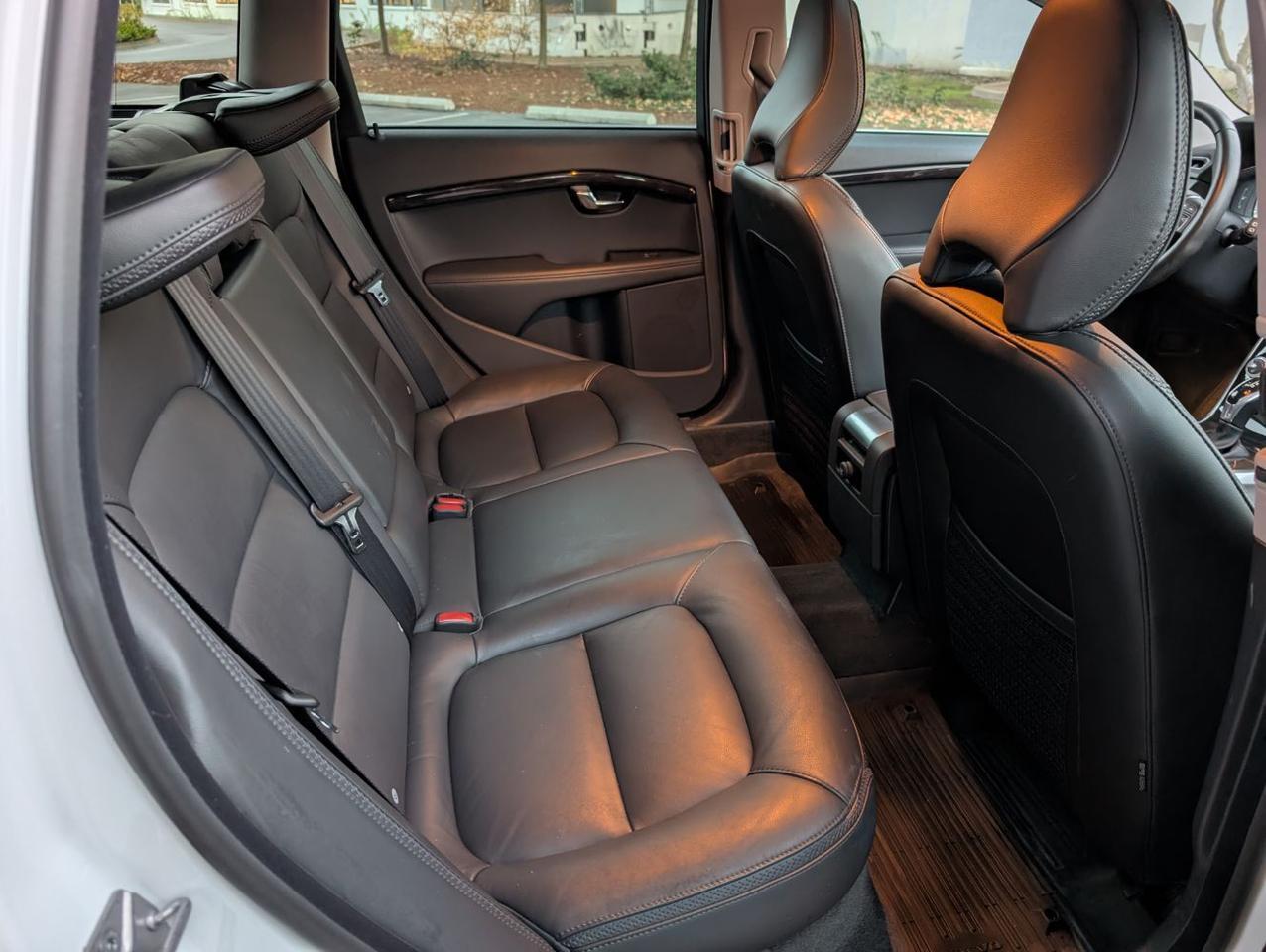 2016 Volvo XC70 T5 AWD Premier w/High Performance Audio, Back Up Cam, Keyless Start, Heated Leather Seats Portland OR