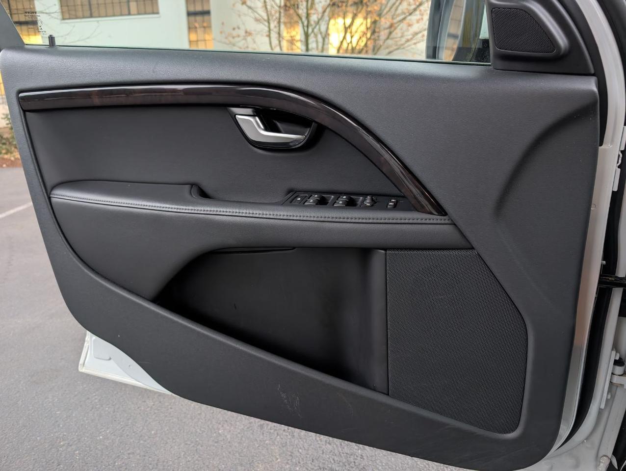 2016 Volvo XC70 T5 AWD Premier w/High Performance Audio, Back Up Cam, Keyless Start, Heated Leather Seats Portland OR