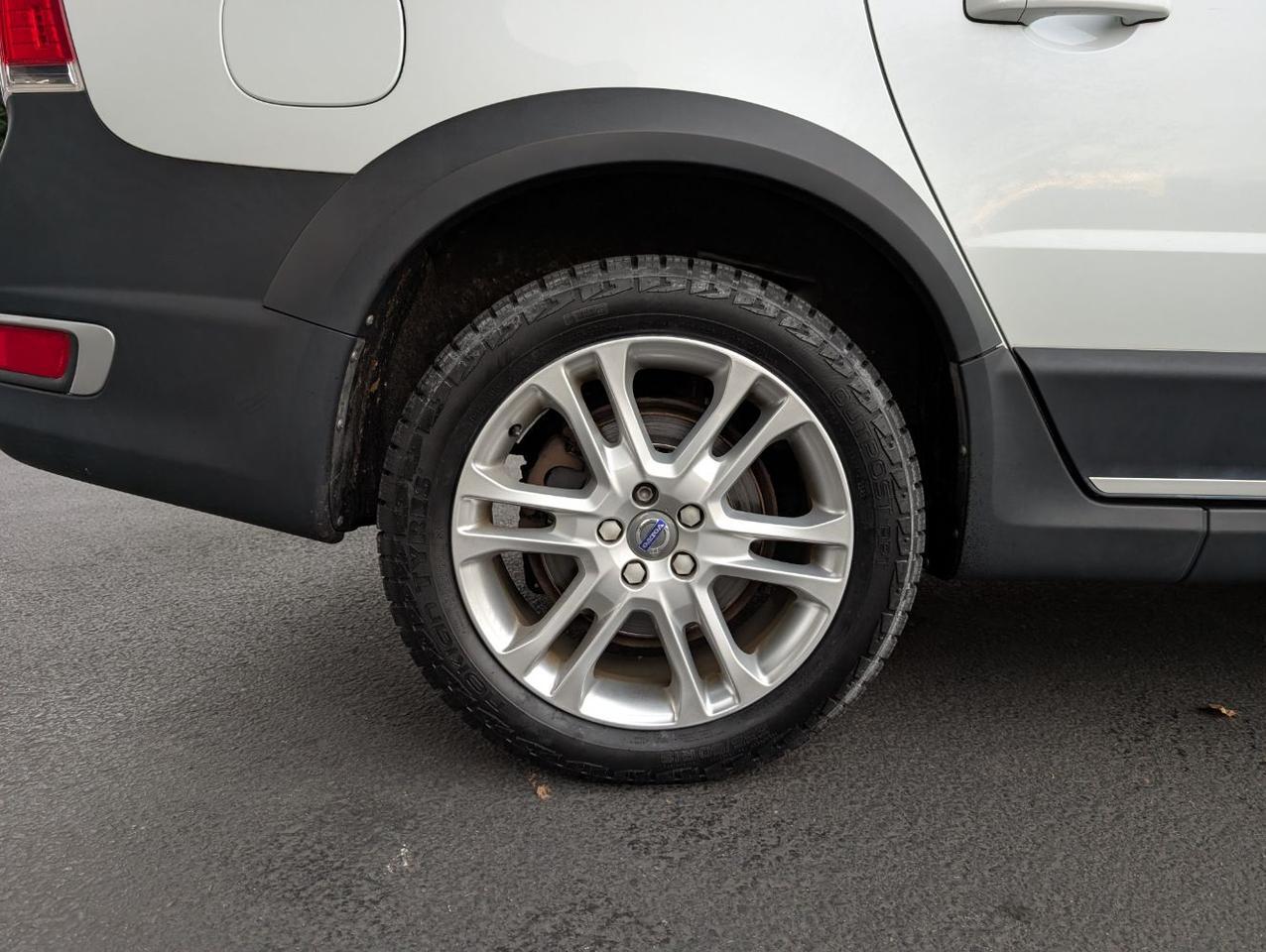 2016 Volvo XC70 T5 AWD Premier w/High Performance Audio, Back Up Cam, Keyless Start, Heated Leather Seats Portland OR