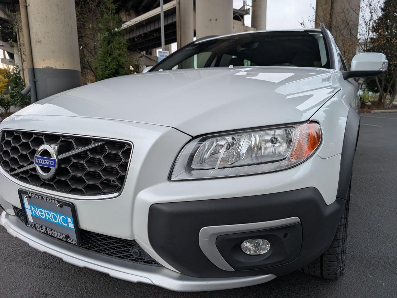 2016 Volvo XC70 T5 AWD Premier w/High Performance Audio, Back Up Cam, Keyless Start, Heated Leather Seats Portland OR