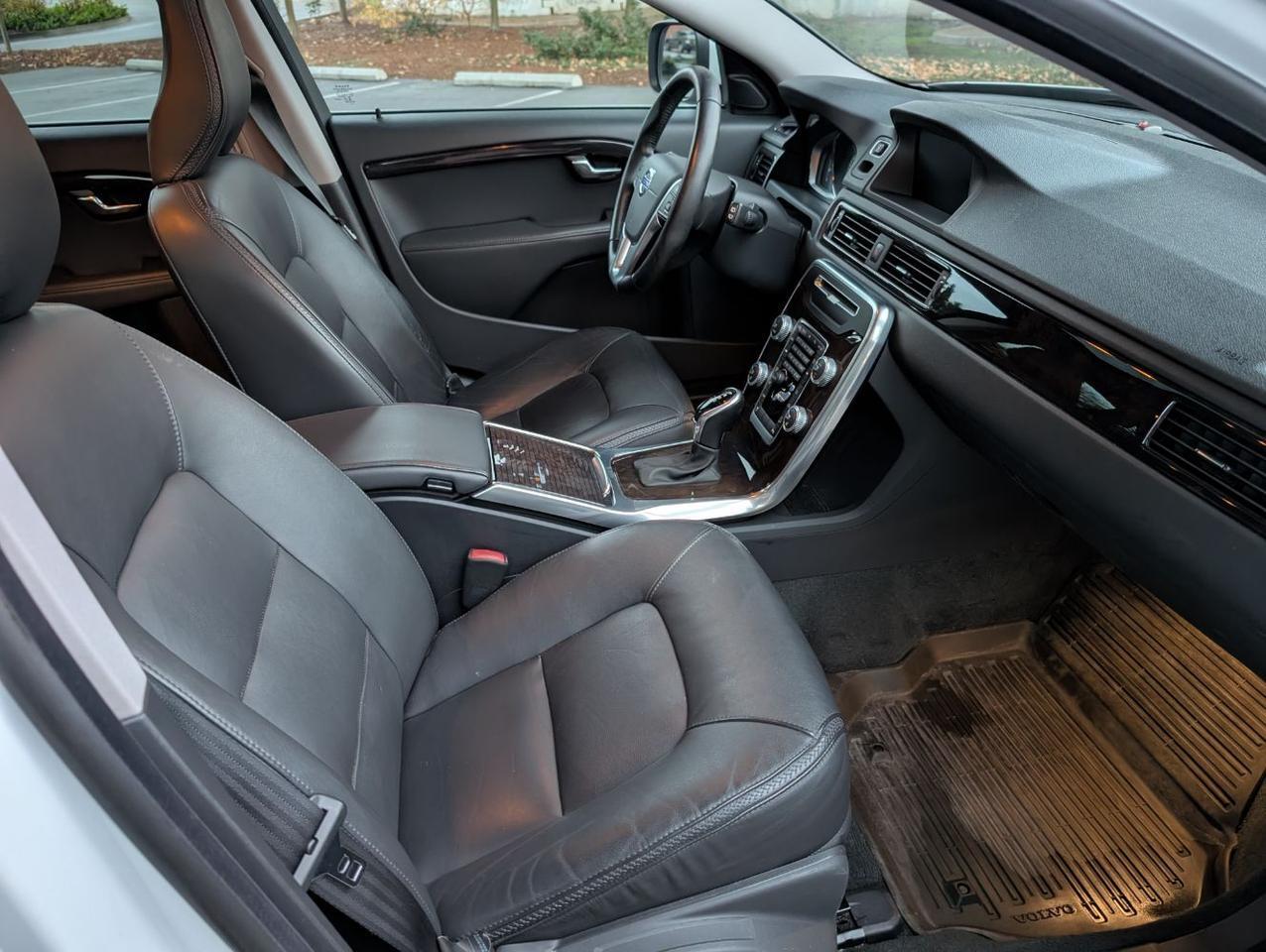 2016 Volvo XC70 T5 AWD Premier w/High Performance Audio, Back Up Cam, Keyless Start, Heated Leather Seats Portland OR