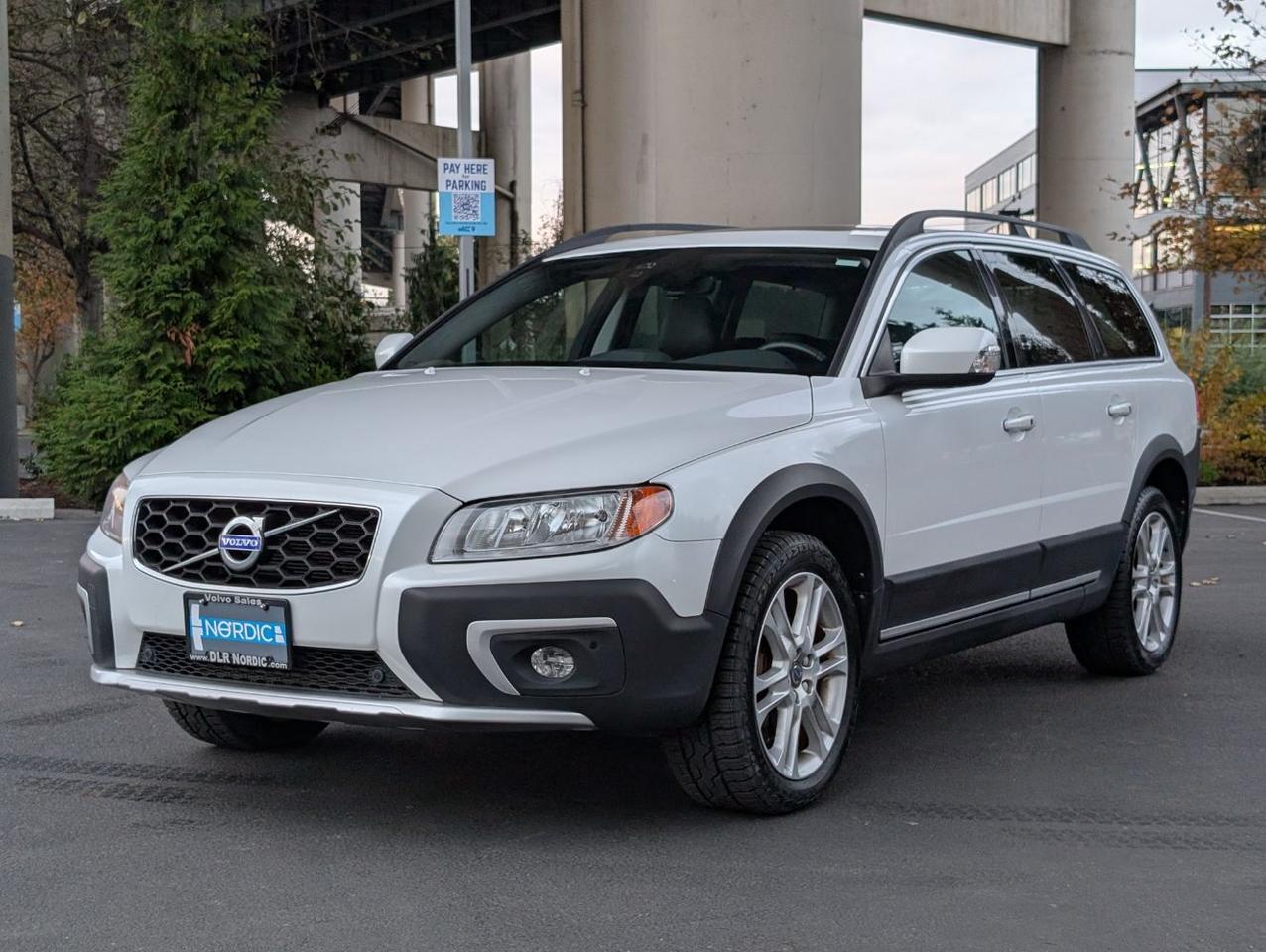 2016 Volvo XC70 T5 AWD Premier w/High Performance Audio, Back Up Cam, Keyless Start, Heated Leather Seats Portland OR