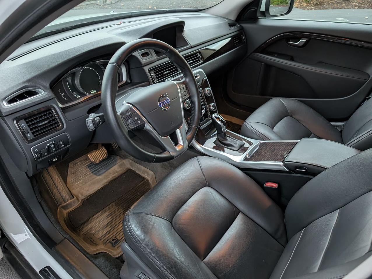 2016 Volvo XC70 T5 AWD Premier w/High Performance Audio, Back Up Cam, Keyless Start, Heated Leather Seats Portland OR