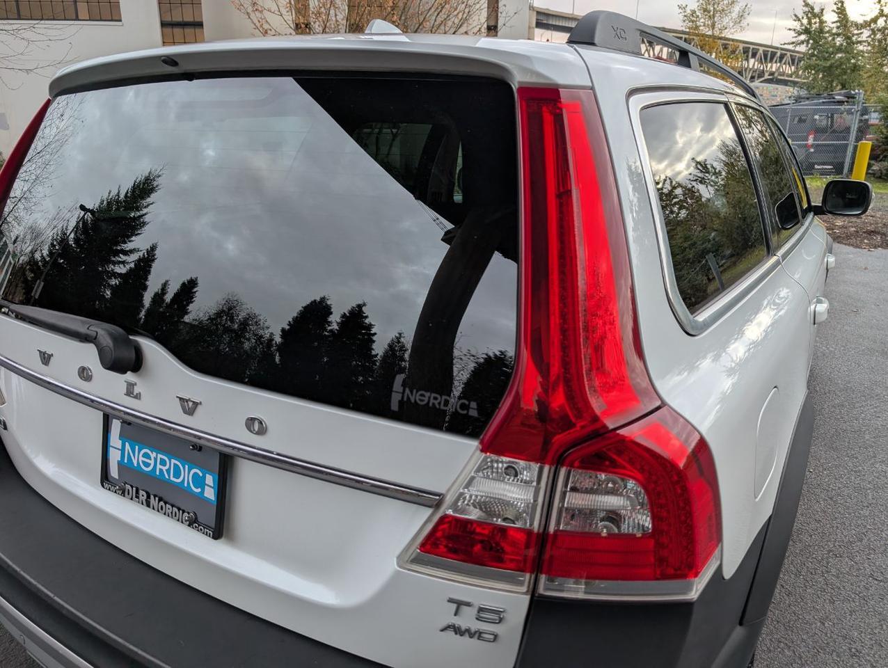 2016 Volvo XC70 T5 AWD Premier w/High Performance Audio, Back Up Cam, Keyless Start, Heated Leather Seats Portland OR