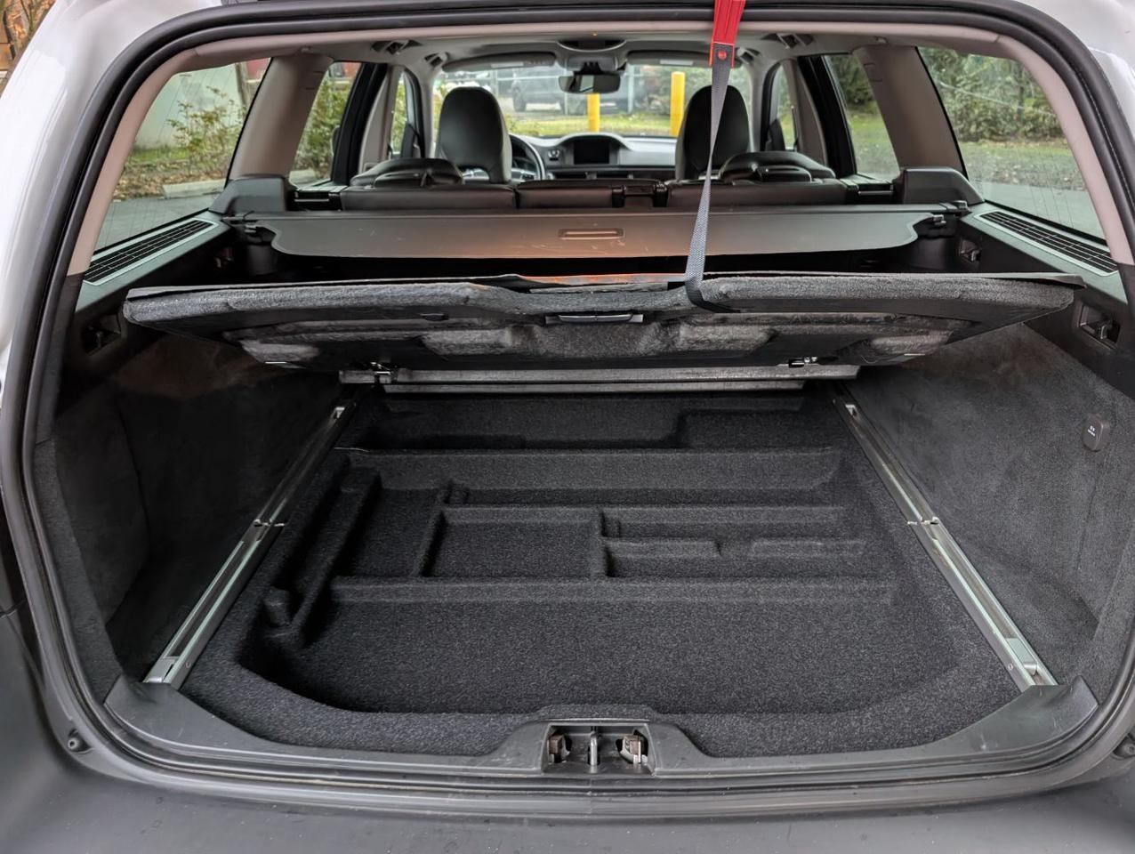 2016 Volvo XC70 T5 AWD Premier w/High Performance Audio, Back Up Cam, Keyless Start, Heated Leather Seats Portland OR