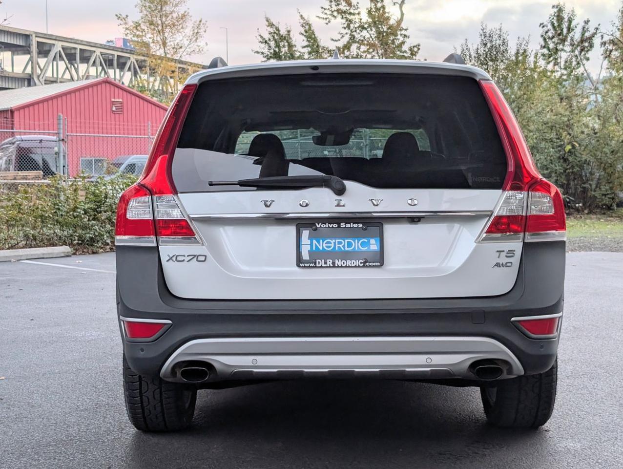 2016 Volvo XC70 T5 AWD Premier w/High Performance Audio, Back Up Cam, Keyless Start, Heated Leather Seats Portland OR