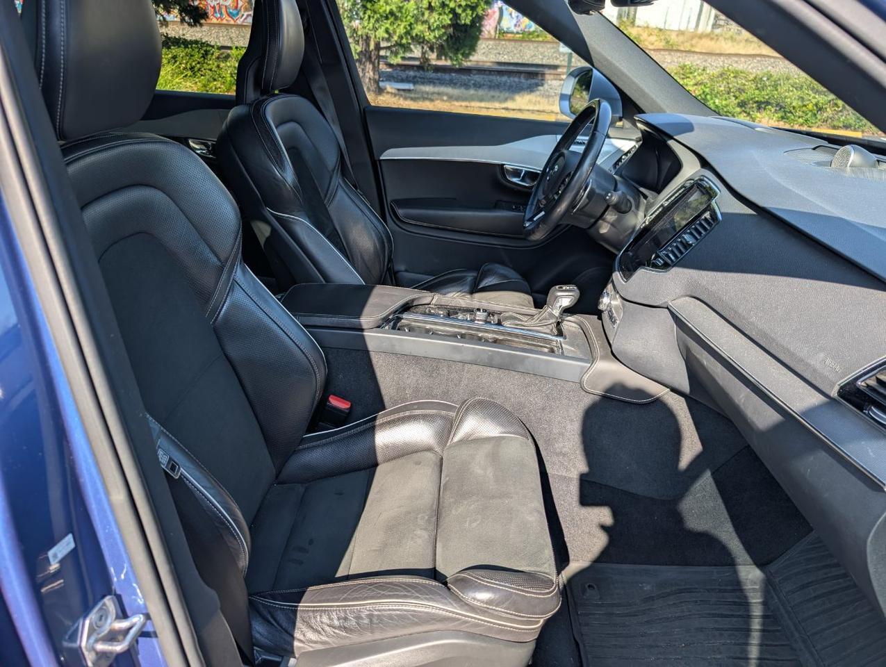 2016 Volvo XC90 T6 AWD R-Design | Bowers &amp; Wilkins Premium Audio, Tow Hitch &amp; Bremb Portland OR