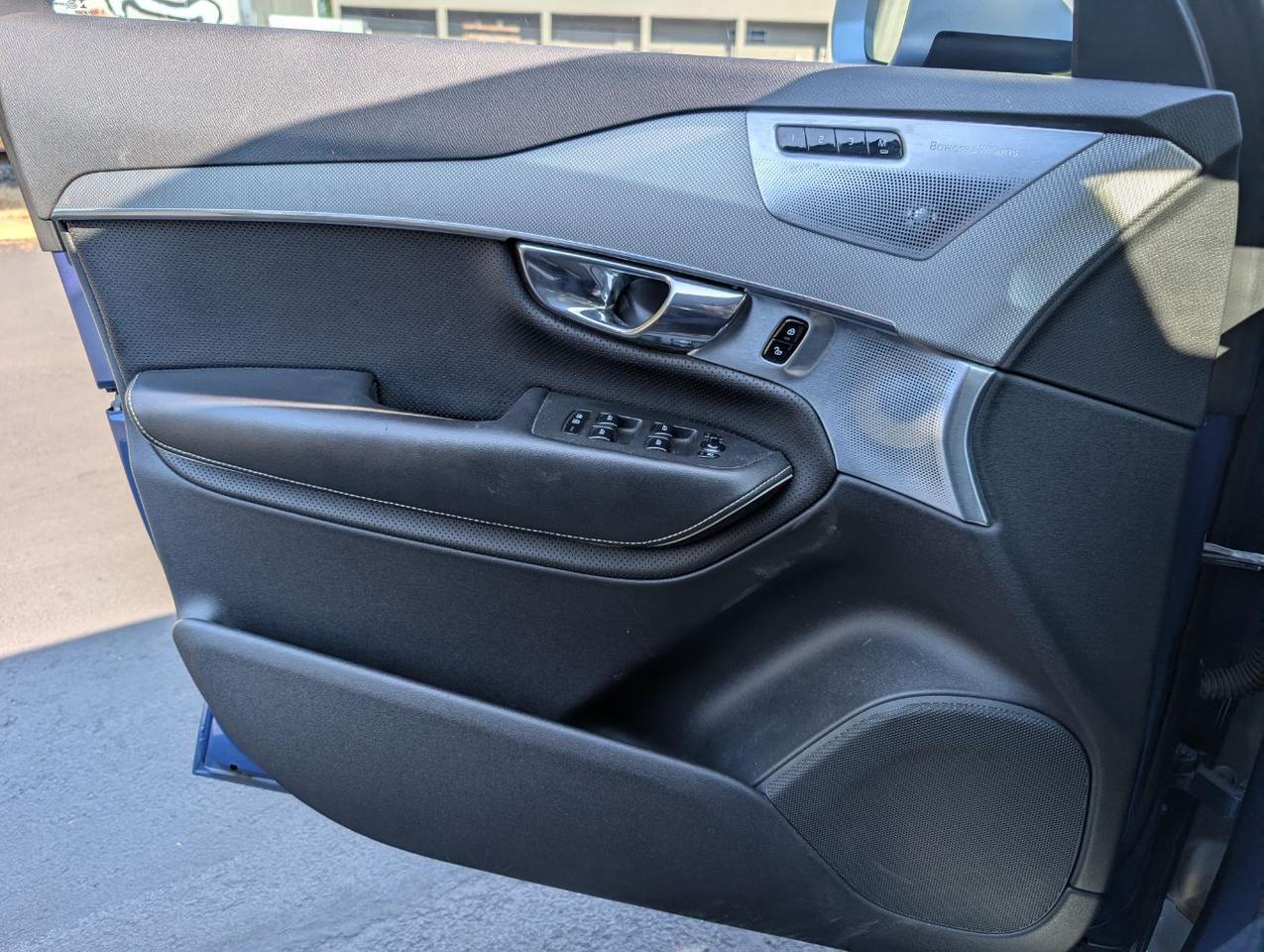 2016 Volvo XC90 T6 AWD R-Design | Bowers &amp; Wilkins Premium Audio, Tow Hitch &amp; Bremb Portland OR