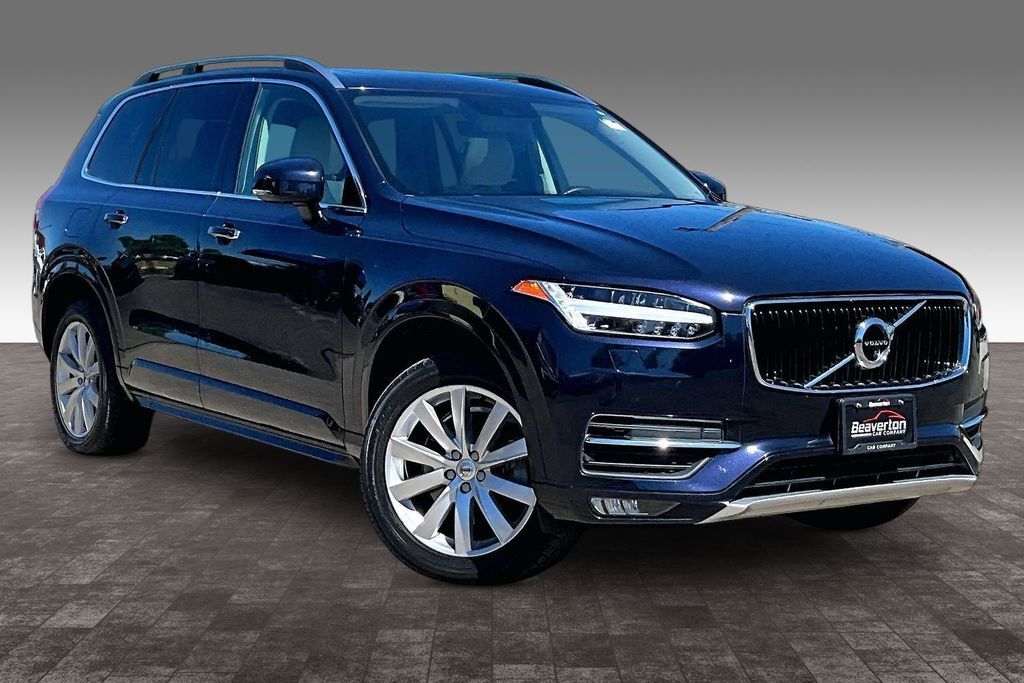2016 Volvo XC90 T6 Momentum