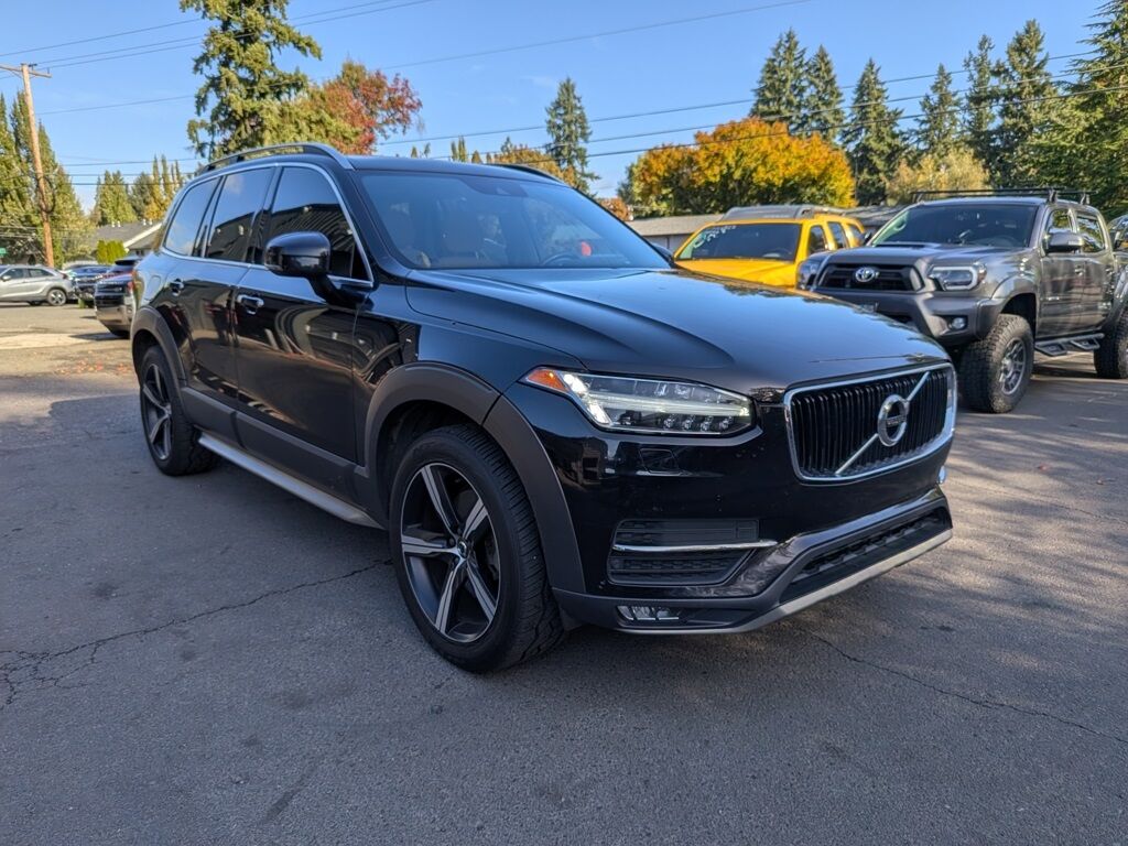 2016 Volvo XC90 T6 Momentum