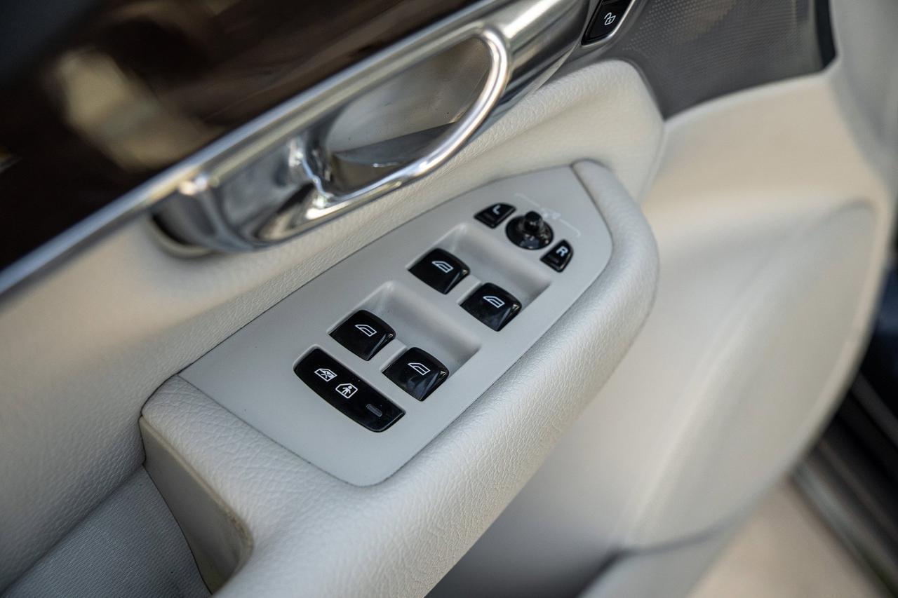 2016 Volvo XC90 T6 Momentum  Selma TX