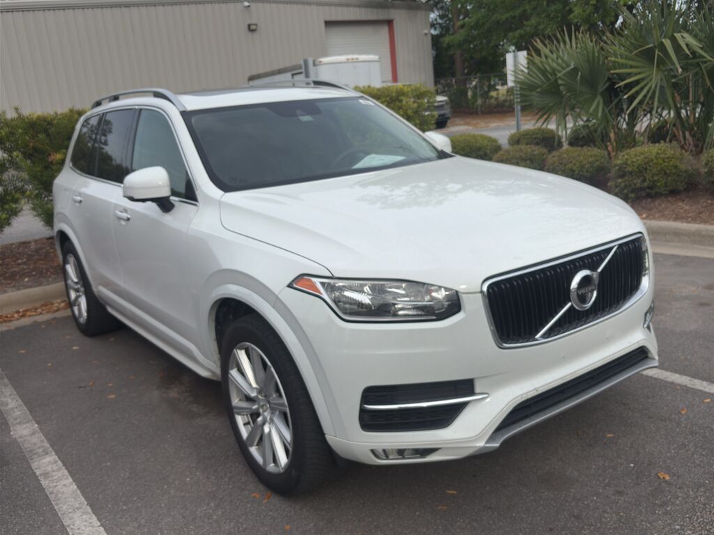 2016 Volvo XC90 T6 Momentum
