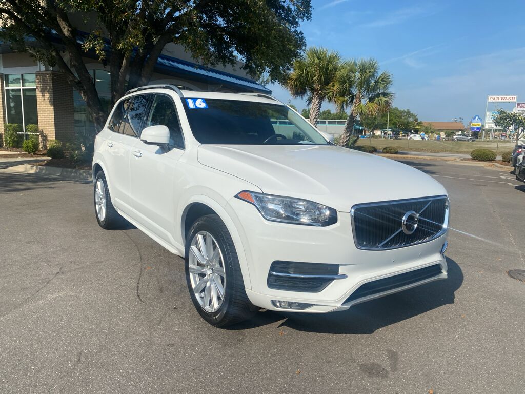 2016 Volvo XC90 T6 Momentum