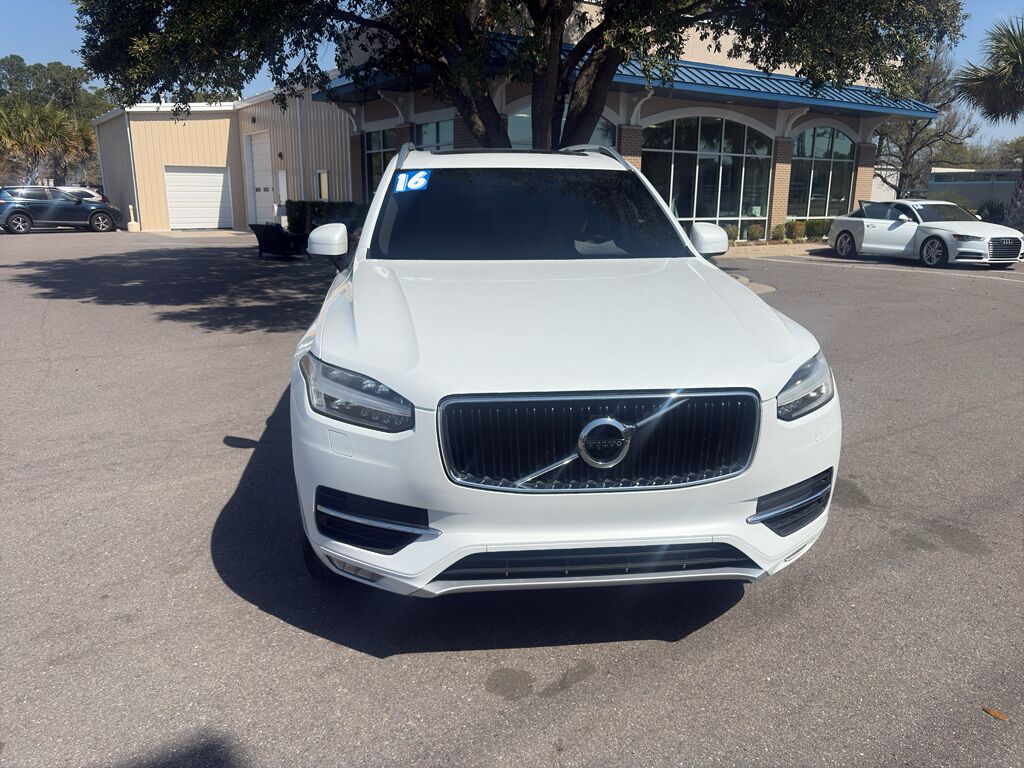 2016 Volvo XC90 T6 Momentum
