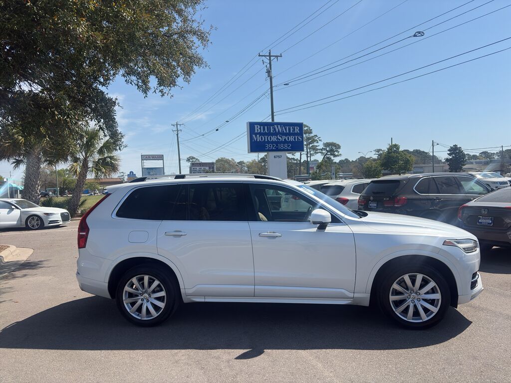 2016 Volvo XC90 T6 Momentum