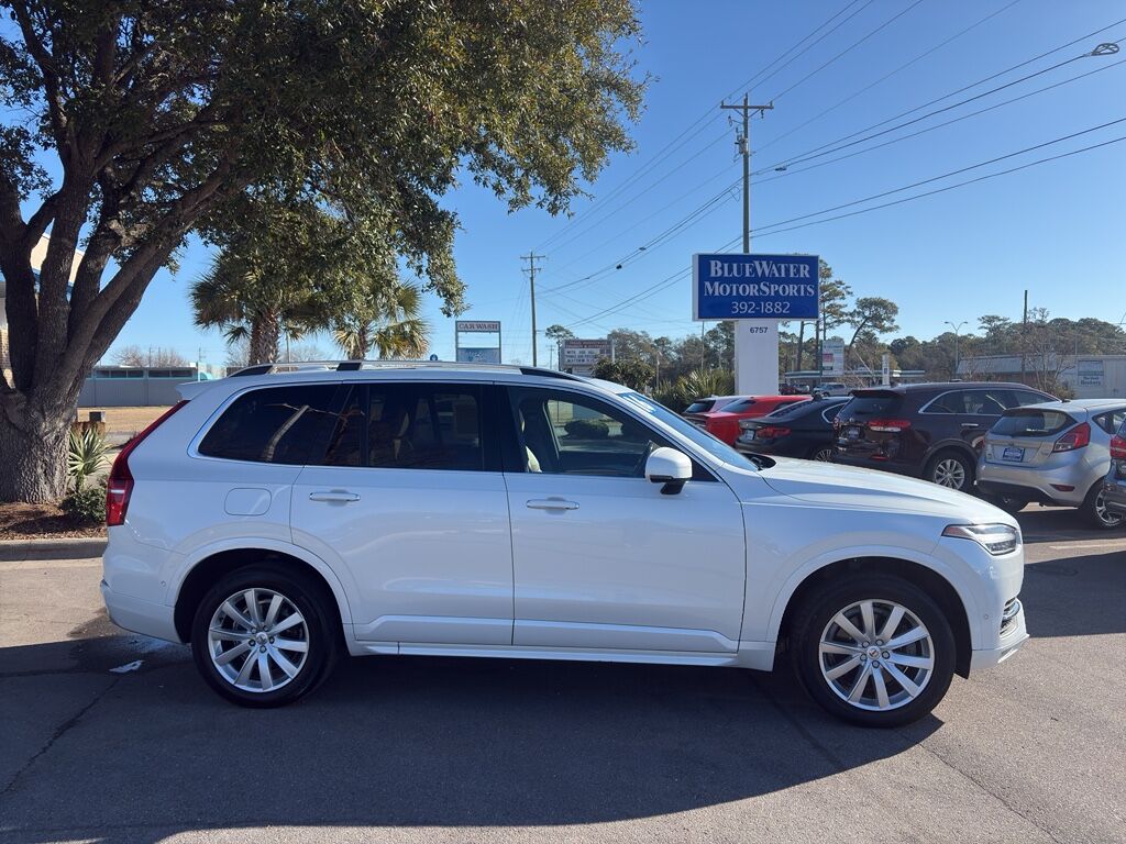 2016 Volvo XC90 T6 Momentum