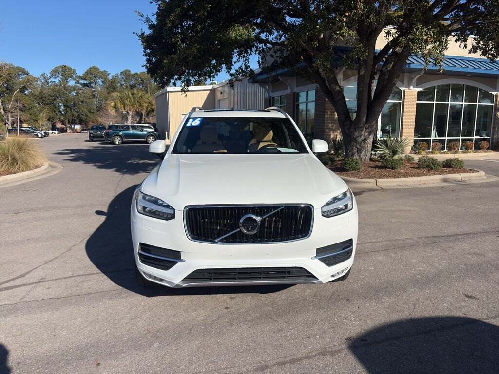 2016 Volvo XC90 T6 Momentum