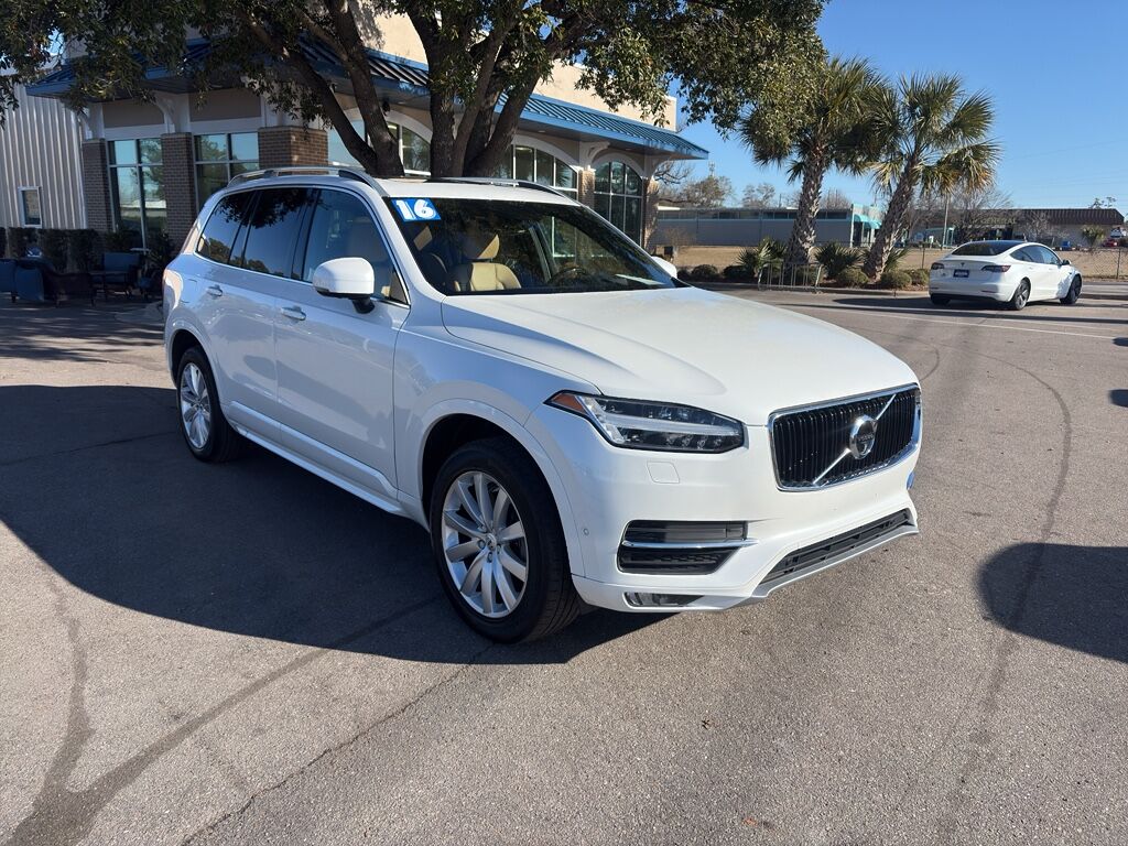 2016 Volvo XC90 T6 Momentum