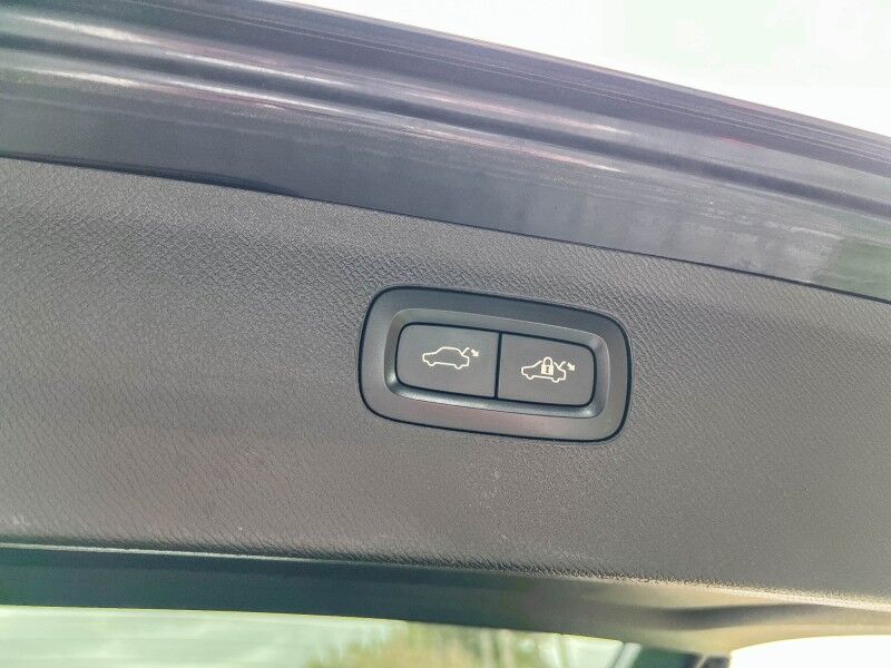 2016 Volvo XC90 T6 Momentum Wilmington NC