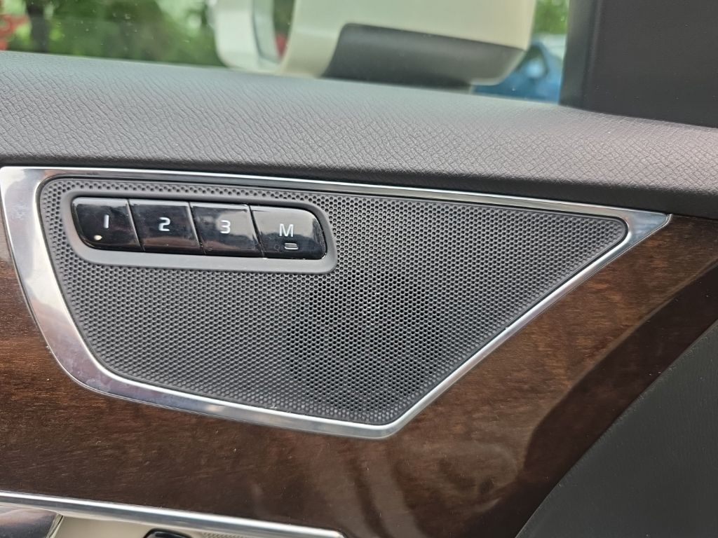 2016 Volvo XC90 T6 Momentum Hunt Valley MD