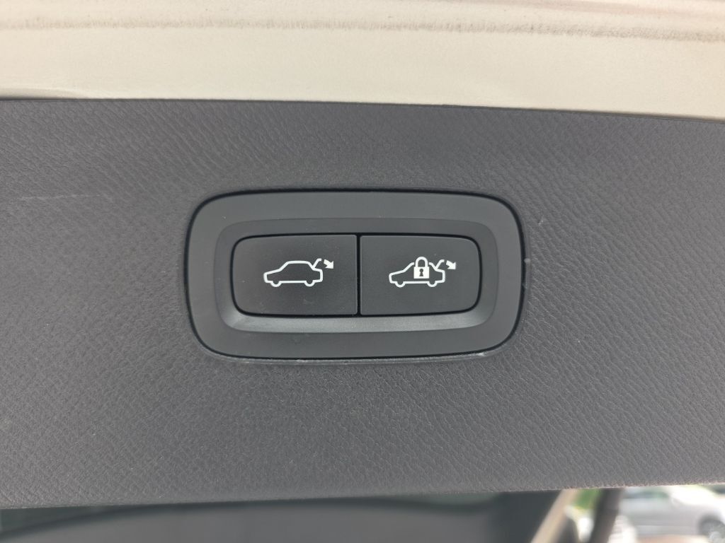 2016 Volvo XC90 T6 Momentum Hunt Valley MD