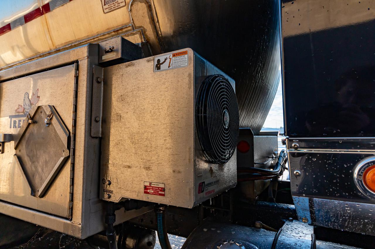 2016 Western Star 4900 SB Tridrive S/S TC407 Tremcar Tank Truck Red Deer AB