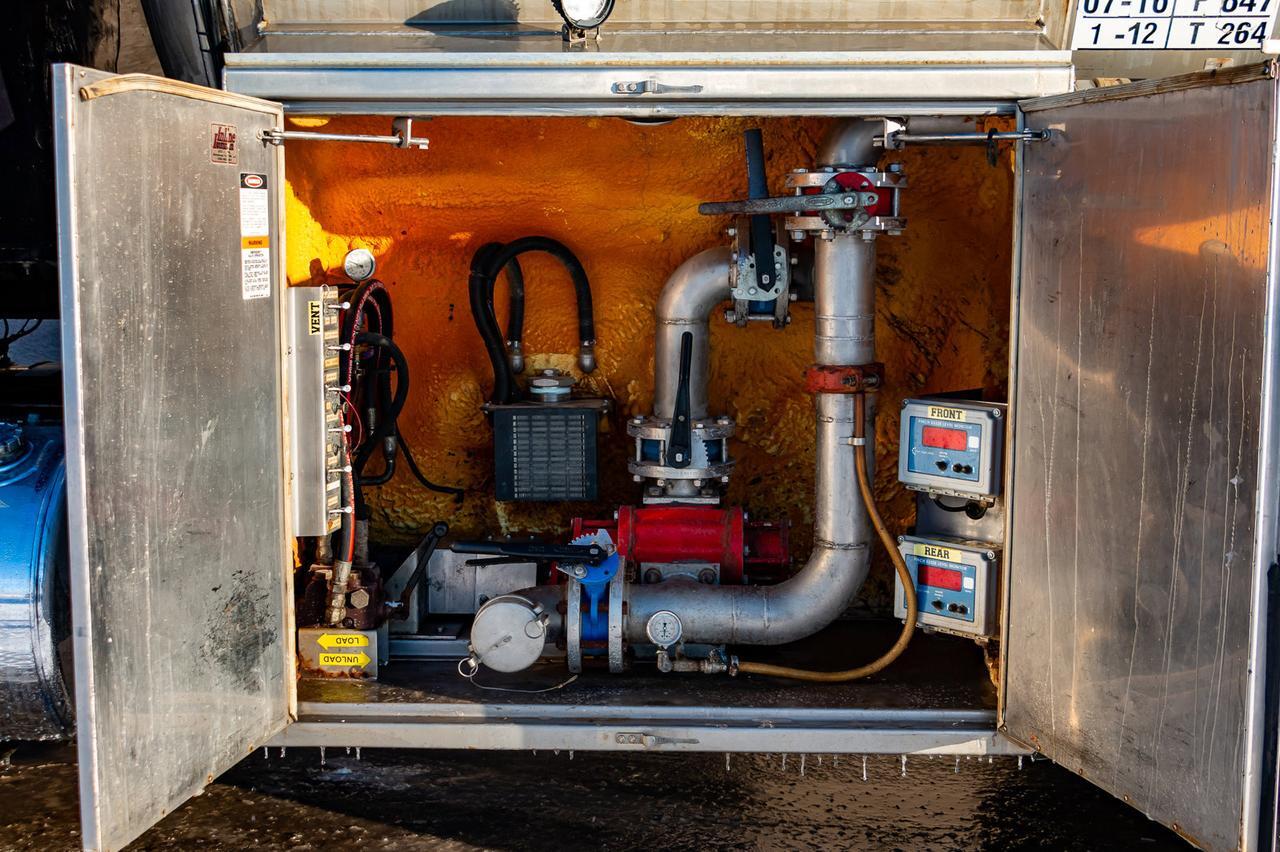 2016 Western Star 4900 SB Tridrive S/S TC407 Tremcar Tank Truck Red Deer AB