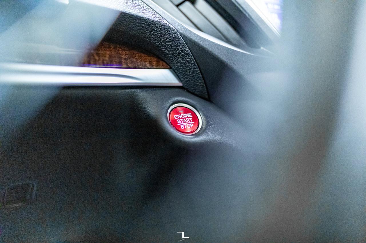 2017 Acura MDX SH-AWD Nav Pkg Leather Roof BCam Red Deer AB