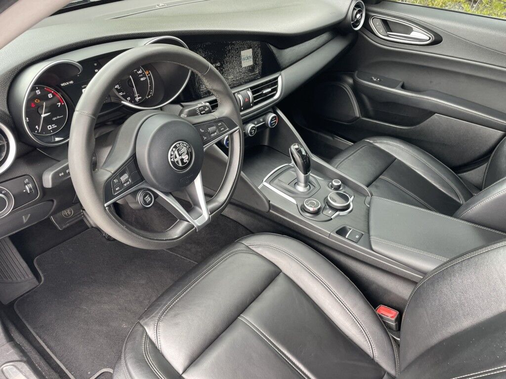 2017 Alfa Romeo Giulia NAVIGATION~DUAL PANE SUNROOF~ONLINE FINANCE AND SHIPPING AVAILABLE!!! Sarasota FL