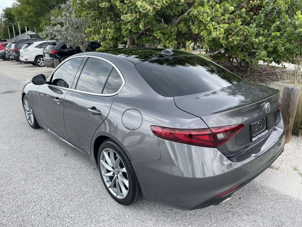 2017 Alfa Romeo Giulia NAVIGATION~DUAL PANE SUNROOF~ONLINE FINANCE AND SHIPPING AVAILABLE!!! Sarasota FL