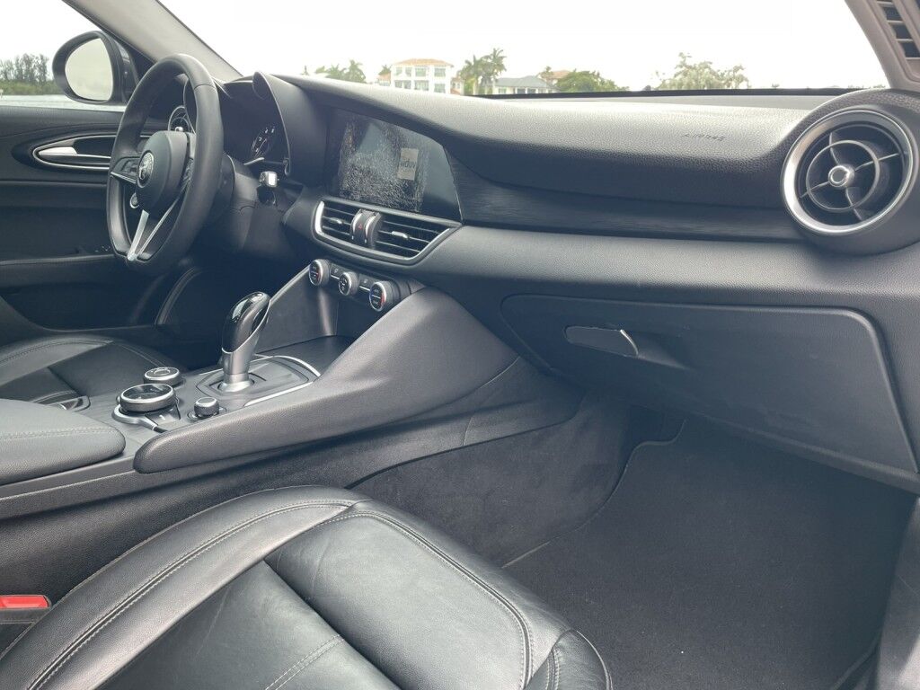 2017 Alfa Romeo Giulia NAVIGATION~DUAL PANE SUNROOF~ONLINE FINANCE AND SHIPPING AVAILABLE!!! Sarasota FL