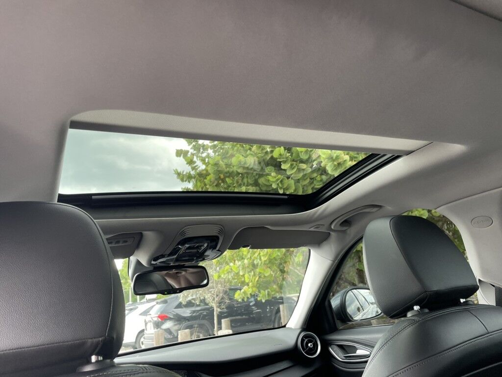 2017 Alfa Romeo Giulia NAVIGATION~DUAL PANE SUNROOF~ONLINE FINANCE AND SHIPPING AVAILABLE!!! Sarasota FL