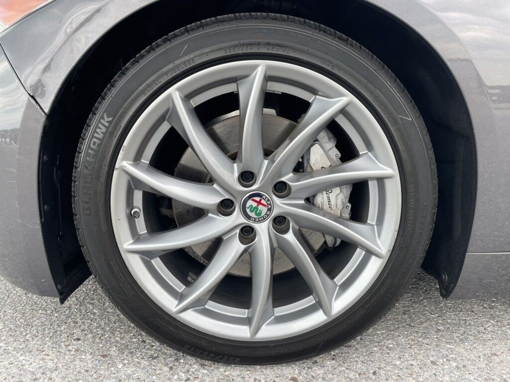 2017 Alfa Romeo Giulia NAVIGATION~DUAL PANE SUNROOF~ONLINE FINANCE AND SHIPPING AVAILABLE!!! Sarasota FL
