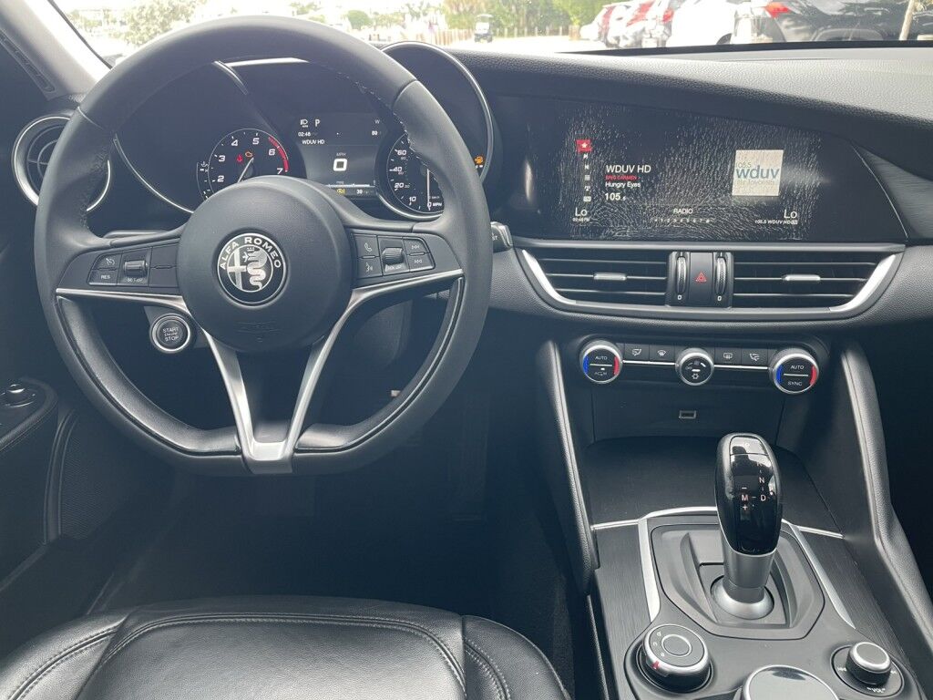 2017 Alfa Romeo Giulia NAVIGATION~DUAL PANE SUNROOF~ONLINE FINANCE AND SHIPPING AVAILABLE!!! Sarasota FL