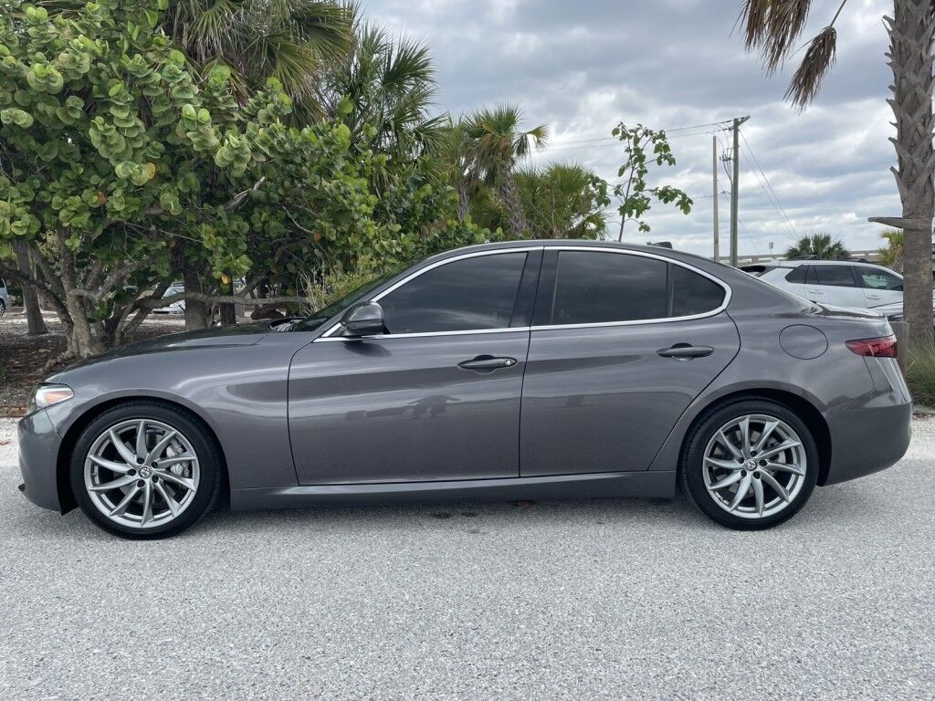 2017 Alfa Romeo Giulia NAVIGATION~DUAL PANE SUNROOF~ONLINE FINANCE AND SHIPPING AVAILABLE!!! Sarasota FL