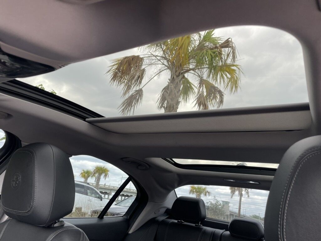 2017 Alfa Romeo Giulia NAVIGATION~DUAL PANE SUNROOF~ONLINE FINANCE AND SHIPPING AVAILABLE!!! Sarasota FL