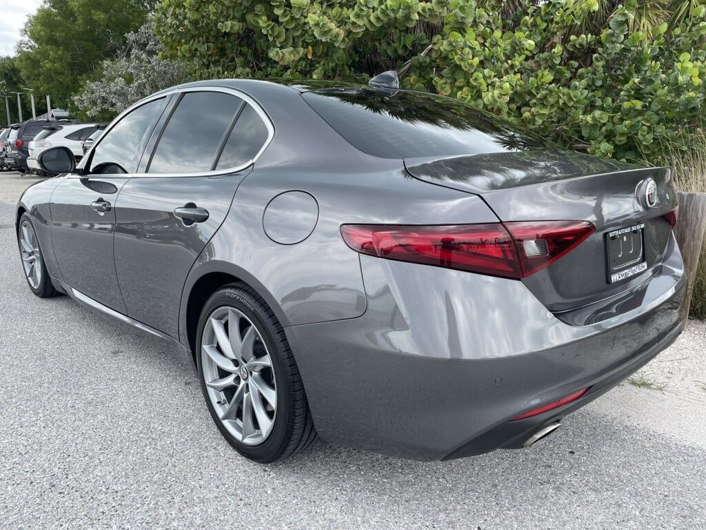 2017 Alfa Romeo Giulia NAVIGATION~DUAL PANE SUNROOF~ONLINE FINANCE AND SHIPPING AVAILABLE!!! Sarasota FL