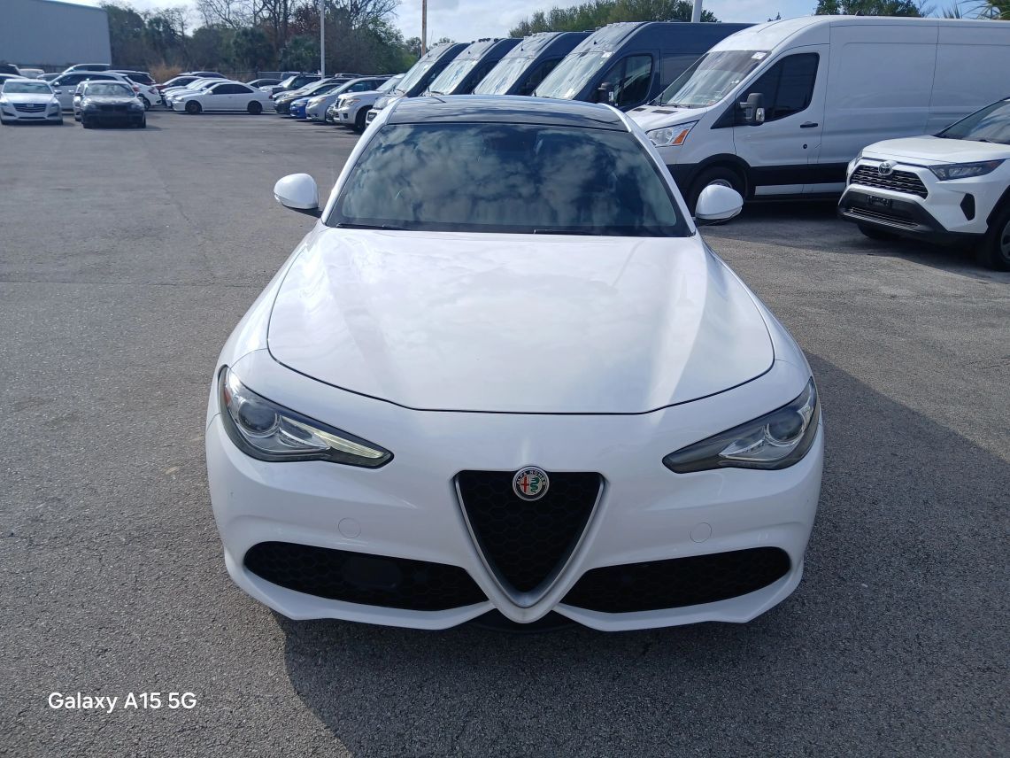 2017 Alfa Romeo Giulia Ti Sedan 4D