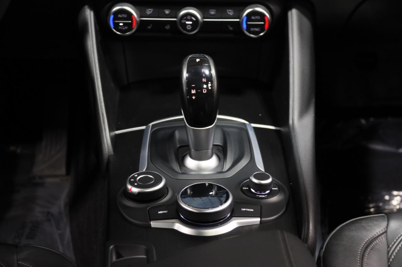 2017 Alfa Romeo Giulia w/Navigation 4dr Sedan Skokie IL