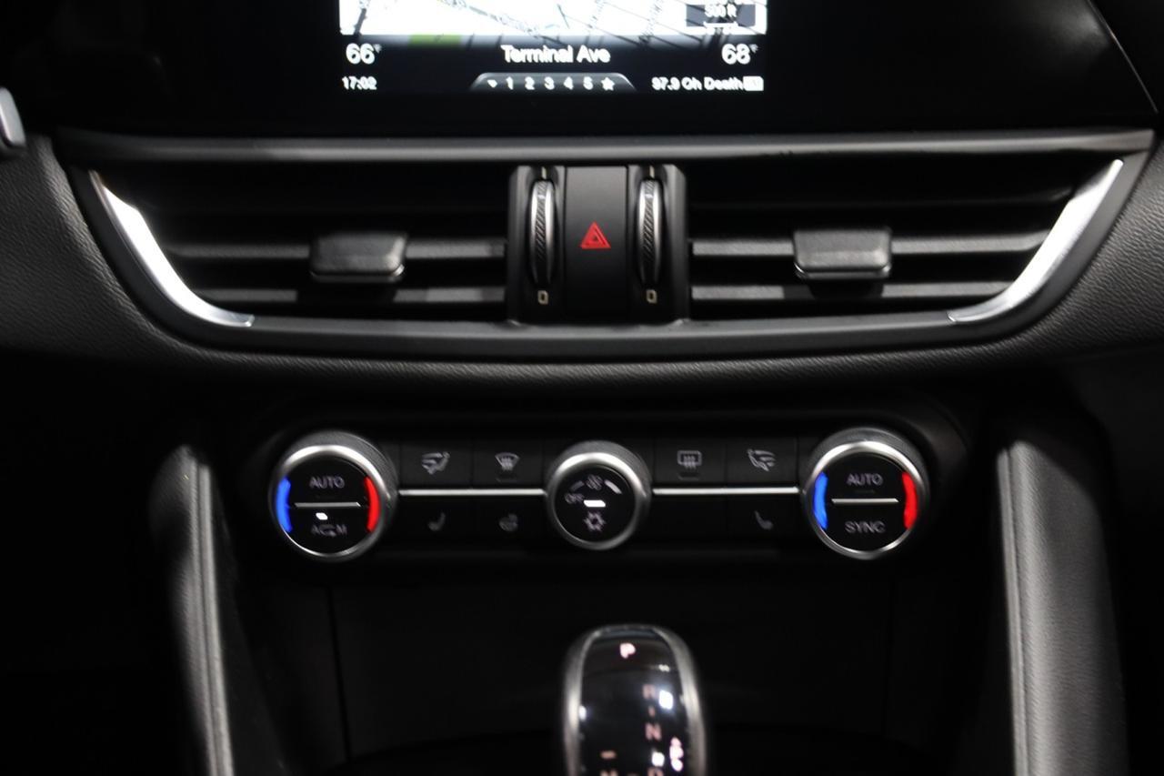 2017 Alfa Romeo Giulia w/Navigation 4dr Sedan Skokie IL