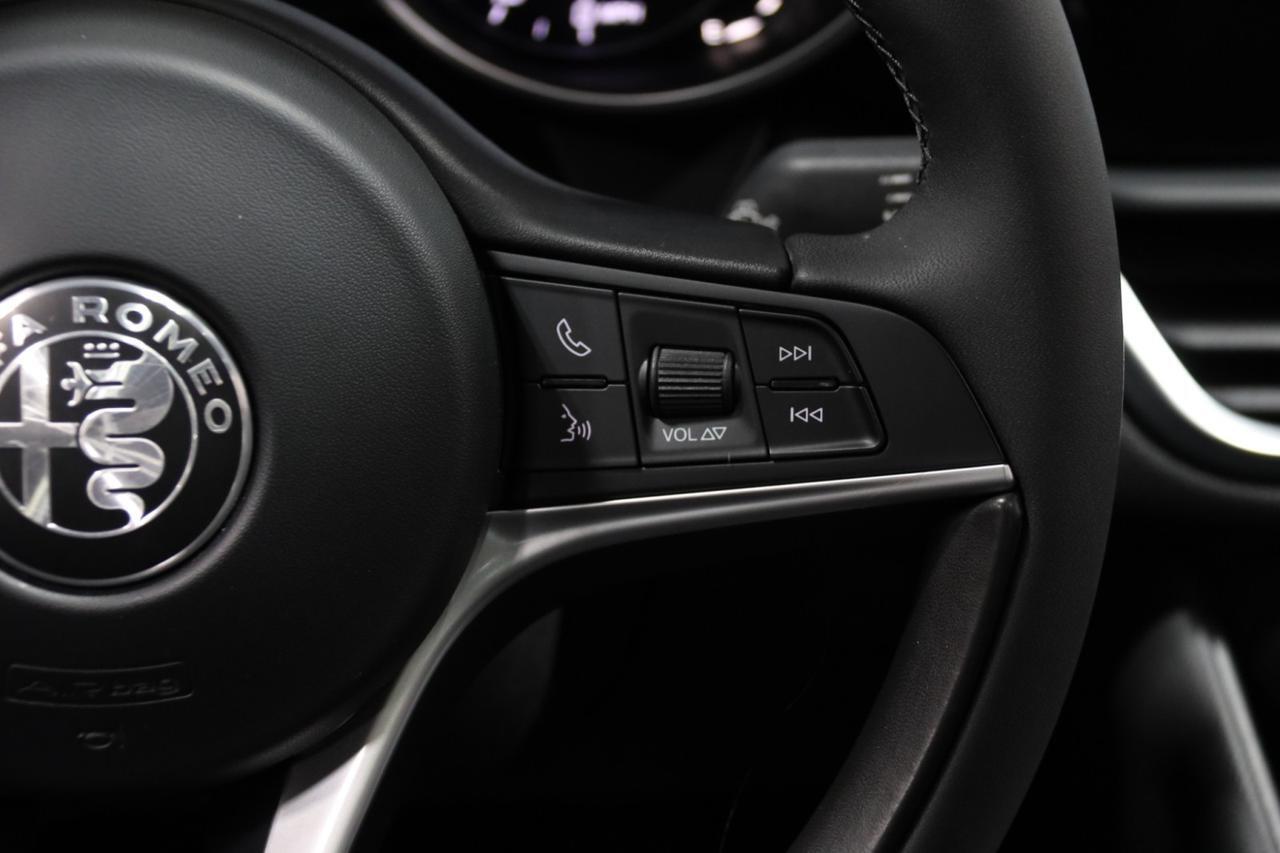 2017 Alfa Romeo Giulia w/Navigation 4dr Sedan Skokie IL