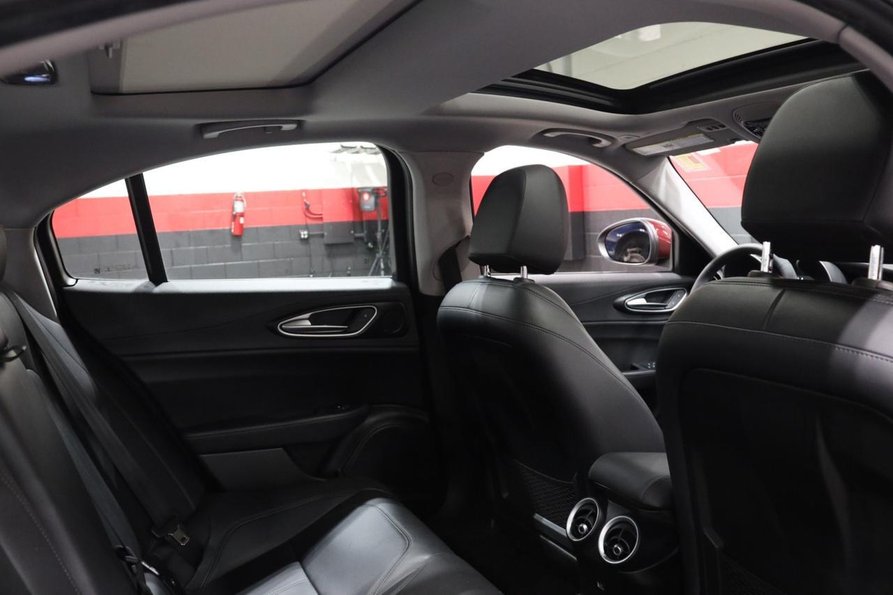2017 Alfa Romeo Giulia w/Navigation 4dr Sedan Skokie IL