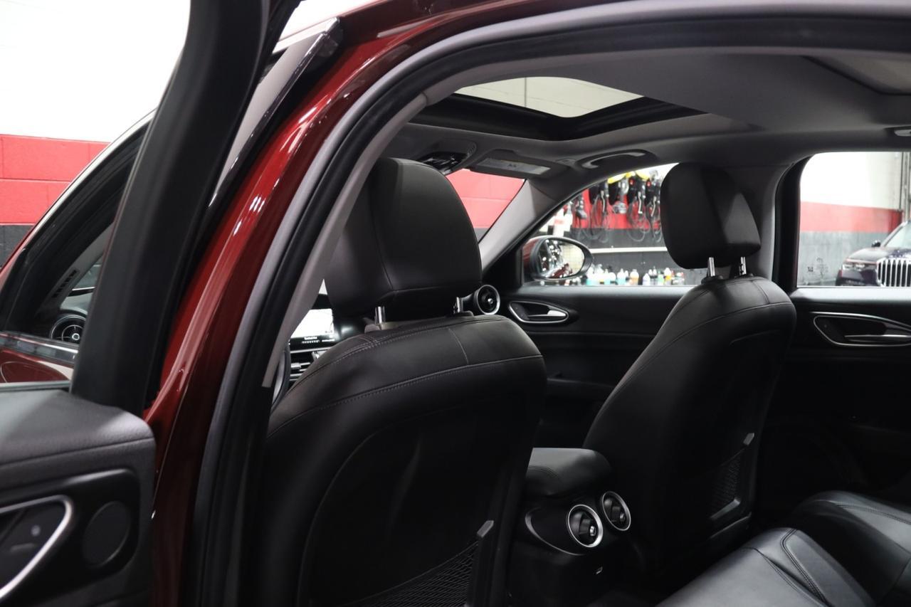 2017 Alfa Romeo Giulia w/Navigation 4dr Sedan Skokie IL