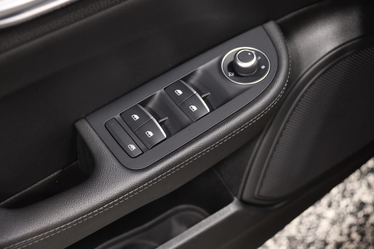 2017 Alfa Romeo Giulia w/Navigation 4dr Sedan Skokie IL