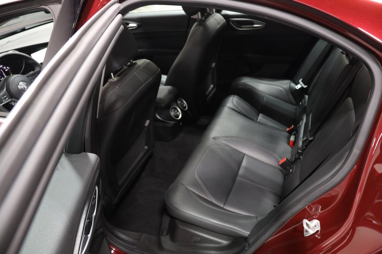 2017 Alfa Romeo Giulia w/Navigation 4dr Sedan Skokie IL