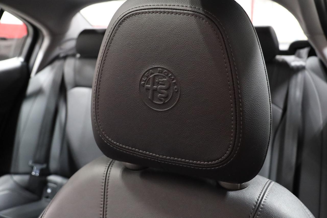 2017 Alfa Romeo Giulia w/Navigation 4dr Sedan Skokie IL