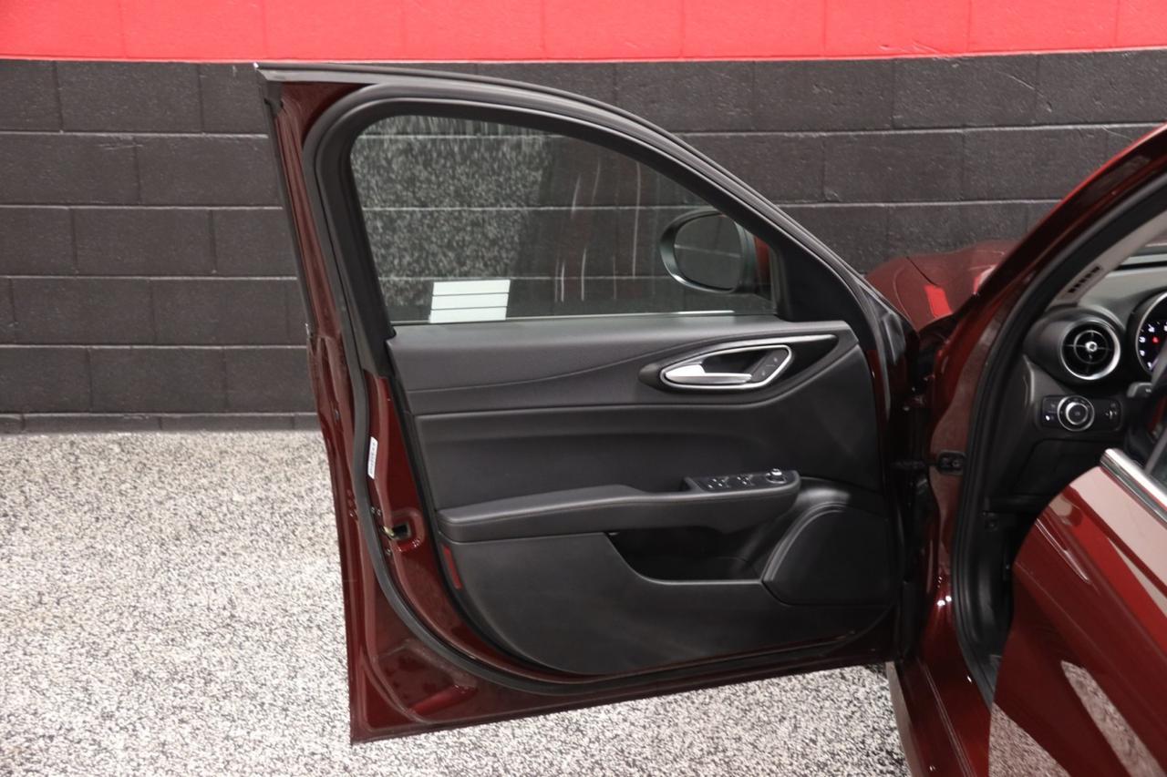 2017 Alfa Romeo Giulia w/Navigation 4dr Sedan Skokie IL