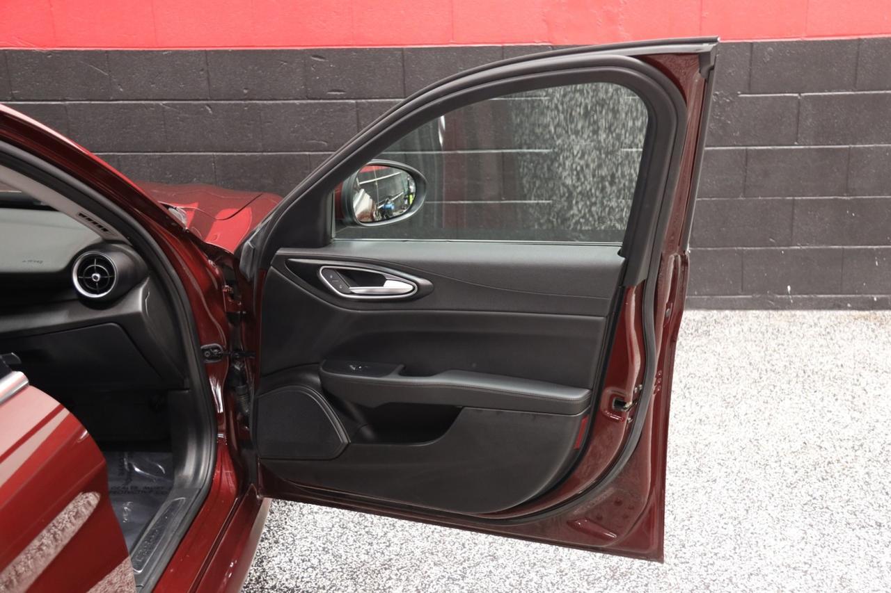 2017 Alfa Romeo Giulia w/Navigation 4dr Sedan Skokie IL